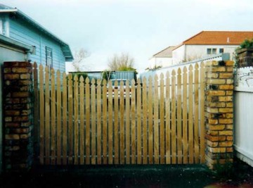 product-74-Copy-of-ERW-picket-gates-front-side1[1]